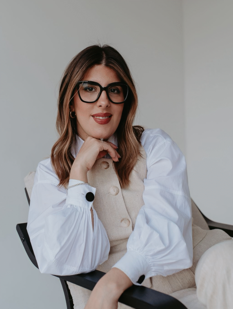 Daniela Monteiro  Especialista em Dermocosmética